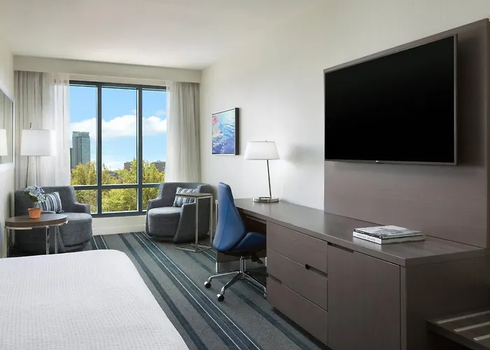 Courtyard By Marriott Boston Cambridge